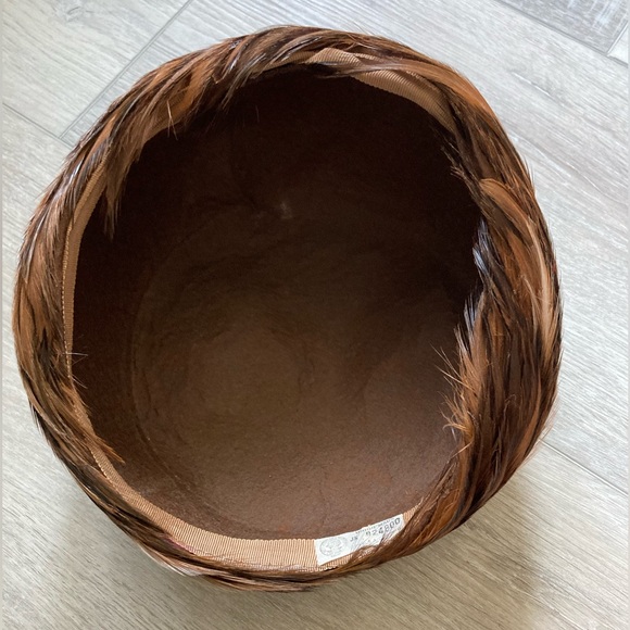 Pheasant Feather Pillbox Wire Support Felt Hat Vintage Classic Union Made in USA - Picture 5 of 7